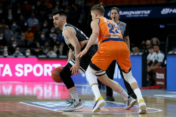 并在网前形 并在网前形